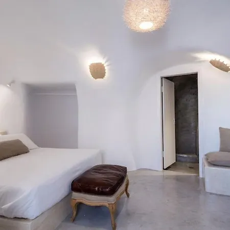 Luxury Santorini Aqua Dream 1 Bedroom Indoor Plunge Pool Villa *